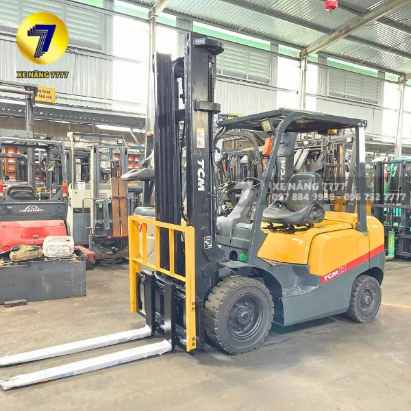 Xe nâng dầu TCM FD25T3