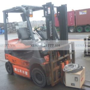 Xe nâng điện ngồi lái TOYOTA 7FB15
