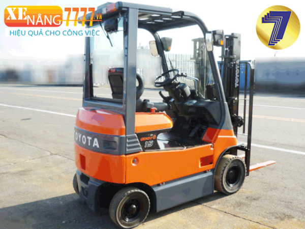 Xe nâng điện ngồi lái TOYOTA 7FB15