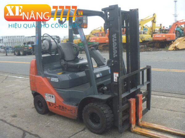 Xe nâng xăng TOYOTA 02-8FGK25