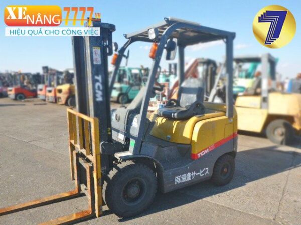 xe nâng dầu tcm fd15c13