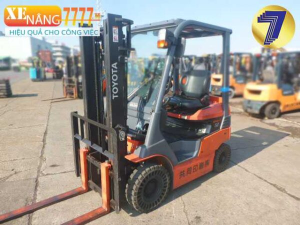 xe nâng điền ngồi lái toyota 7fb15 2021