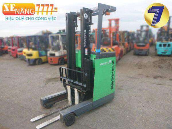 Xe nâng điện đứng lái Toyota 7FBRK13