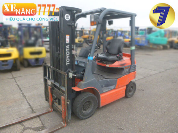 Xe nâng điện ngồi lái Toyota 7FB15