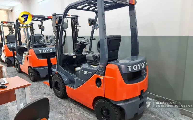 Xe nâng xăng gas TOYOTA 02-8FG15 mới 100%