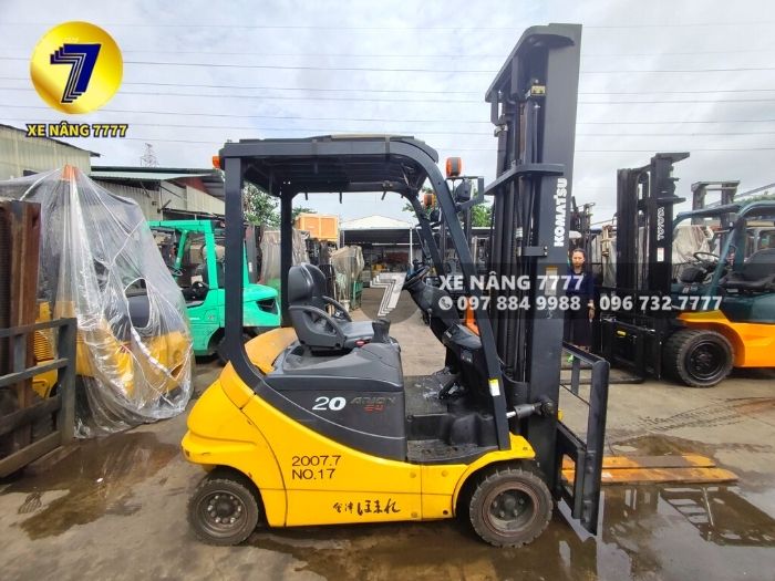 Xe điện ngồi lái KOMATSU FB20A-12