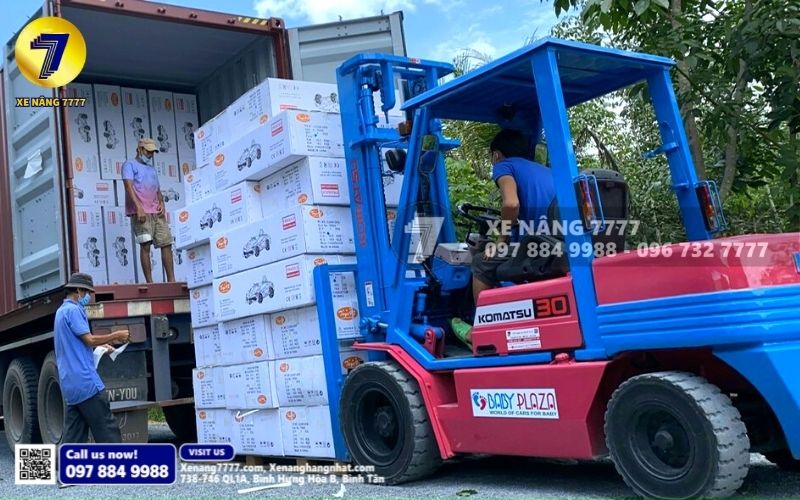 Xác định kích thước hàng hóa để mua xe nâng cũ phù hợp, đảm bảo an toàn khi nâng hàng