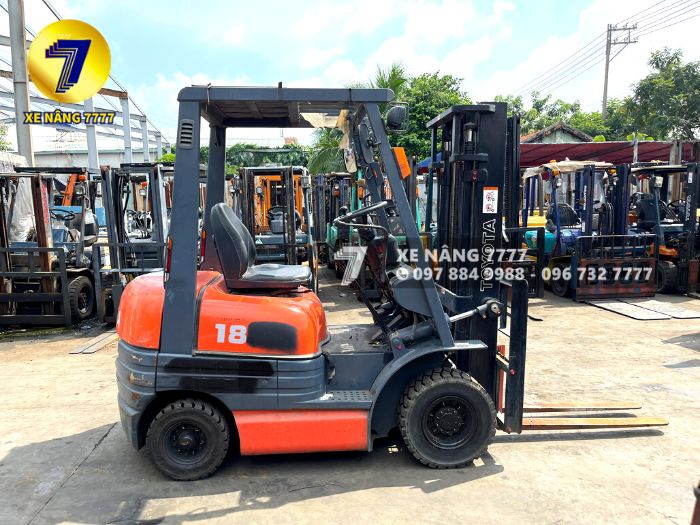 Xe nâng dầu TOYOTA 6FD18