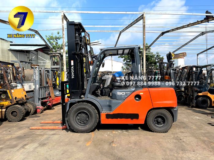 Xe nâng dầu TOYOTA 8FD50