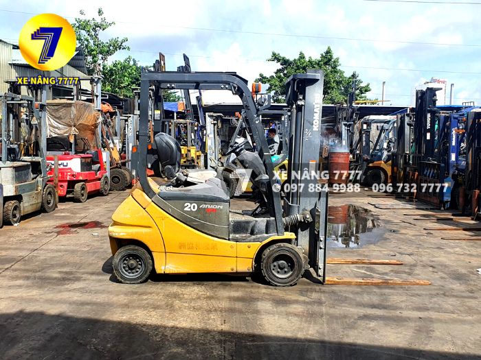 Xe điện ngồi lái KOMATSU FB20A-12