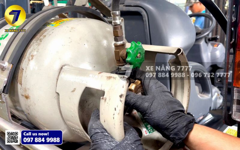 Nối dây dẫn gas vào bình