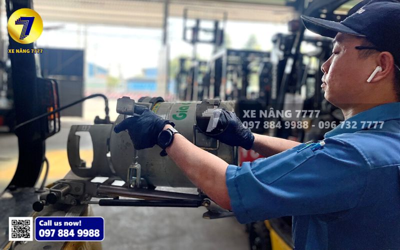 Khóa giá đỡ bình gas để cố định