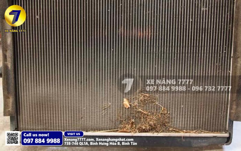 Két nước bị bám bẩn
