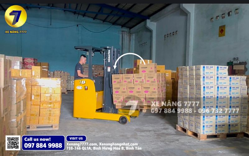 Xe nâng điện đứng là dòng xe có bán kính quay đầu nhỏ nhất