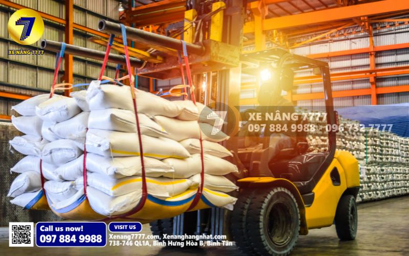 Xe nâng trong kho hàng đồ uống & thực phẩm thường làm việc với công suất lớn