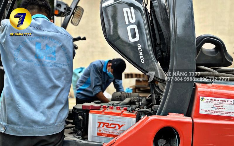 Đội ngũ phụ trách dịch vụ sửa chữa xe nâng hàng