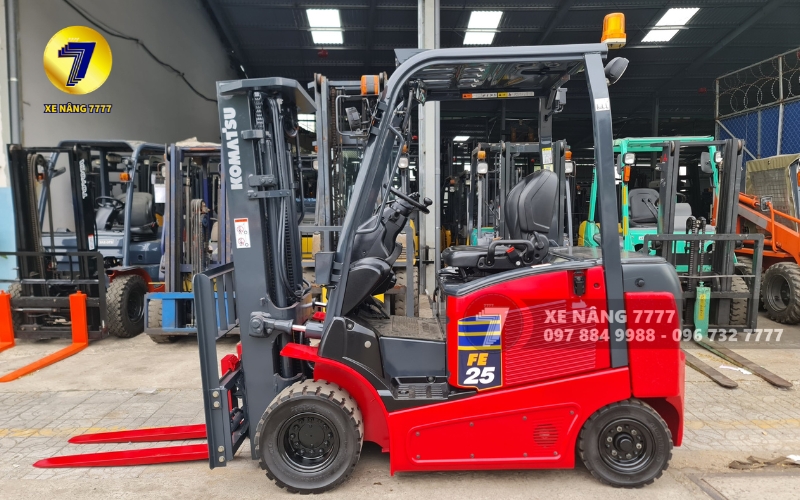 Xe nâng thương hiệu Komatsu