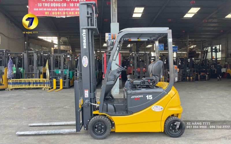 Xe nâng điện ngồi lái KOMATSU FB15-12