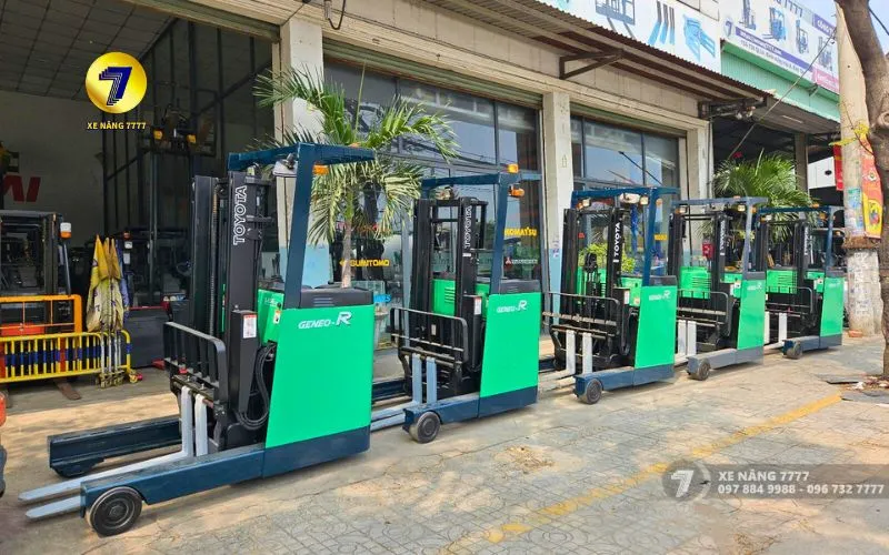 Xe nâng ngành sản xuất linh kiện - Xe Nâng 7777