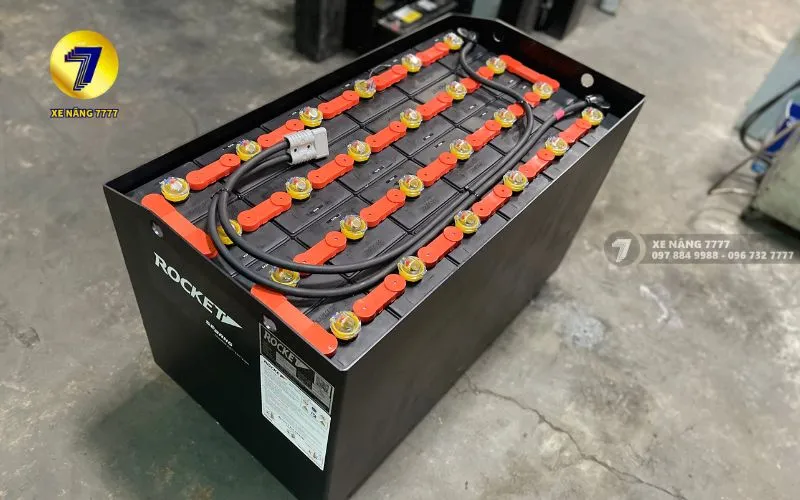 Bi%CC%80nh-a%CC%86%CC%81c-quy-Bi%CC%80nh-die%CC%A3%CC%82n-xe-na%CC%82ng-Axit-Chi%CC%80-ROCKET-VCF6-402AH-48V.webp