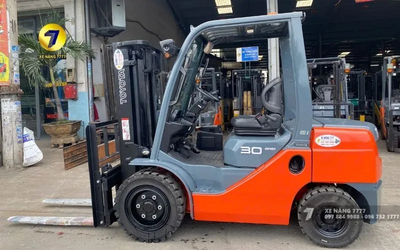 Xe nâng ngành sản xuất linh kiện - Xe Nâng 7777