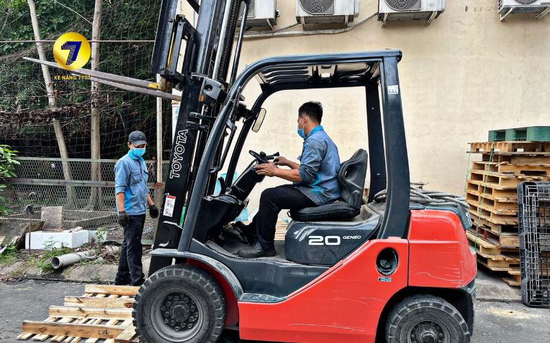 Kiểm tra phanh xe nâng