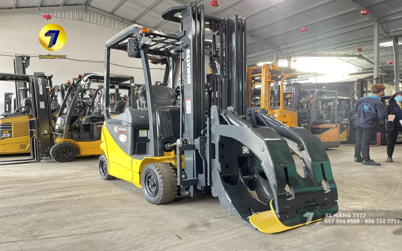 Kẹp giấy cuộn tròn xe nâng điện ngồi lái Komatsu FB15-12 – 1.5 tấn,