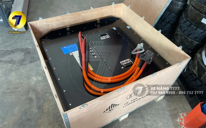 Giữa bình điện axit chì và bình điện lithium, bình nào phừ hợp với xe nâng của bạn?