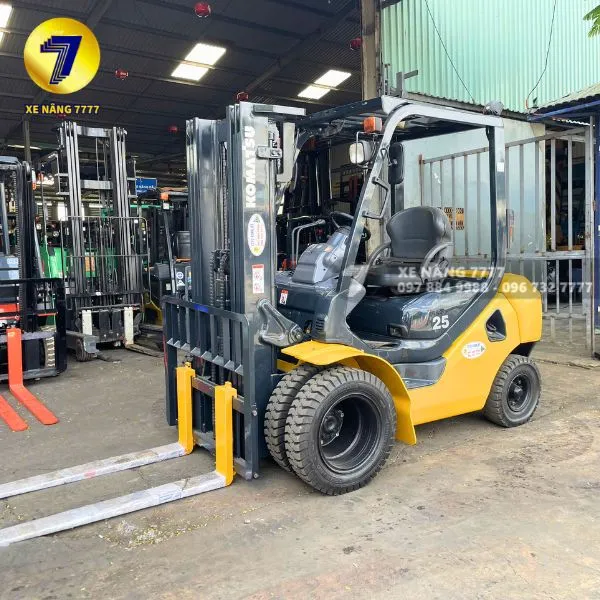 Xe Nâng Dầu 2.5 Tấn KOMATSU FD25T-17