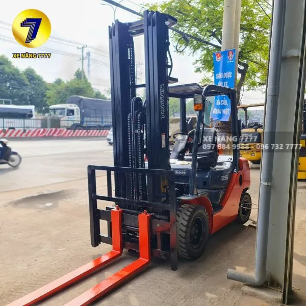 So Sánh Xe Nâng Dầu Với Các Loại Xe Nâng Khác: Lựa Chọn Nào Tối Ưu Cho Doanh Nghiệp?