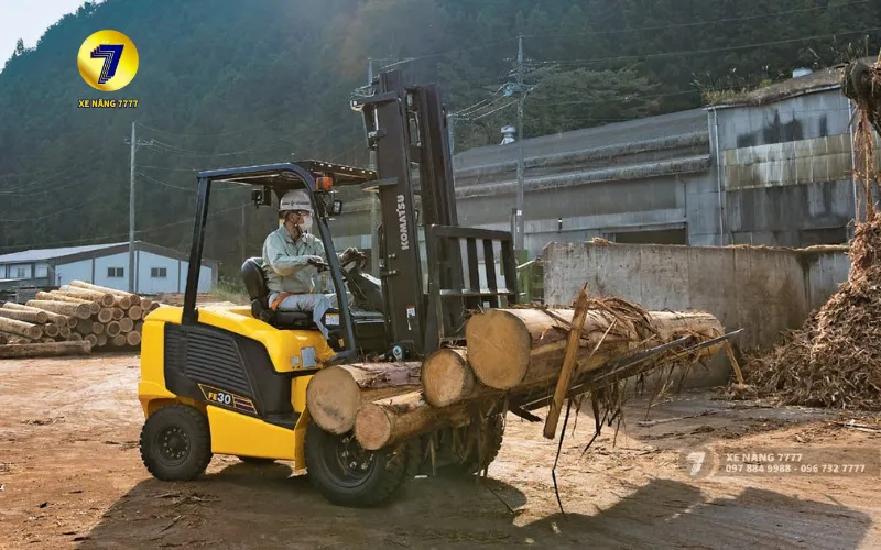 Xe-na%CC%82ng-die%CC%A3%CC%82n-ngo%CC%82%CC%80i-Komatsu-FE25-2FE30-2-1.webp