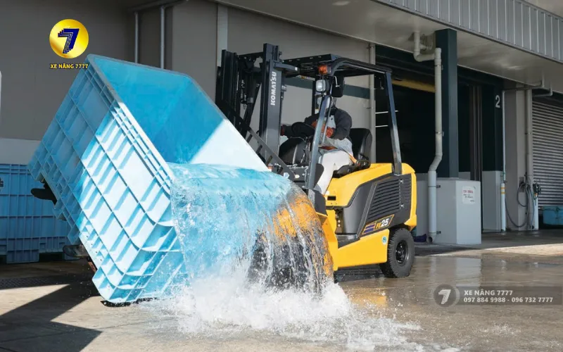 Xe nâng điện ngồi Komatsu FE25-2/FE30-2