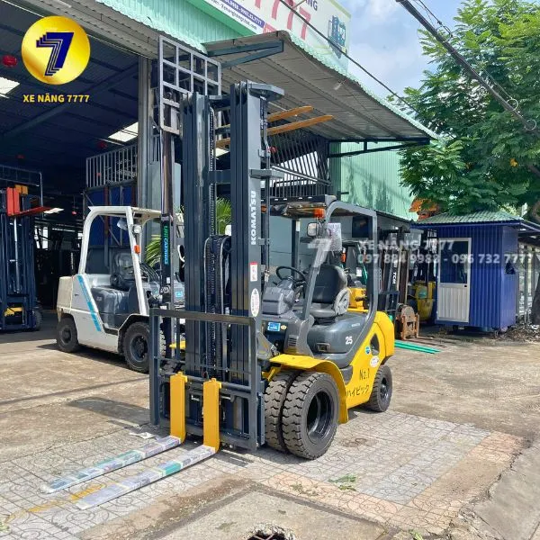 Xe Nâng Dầu 2.5 Tấn KOMATSU FD25T-17