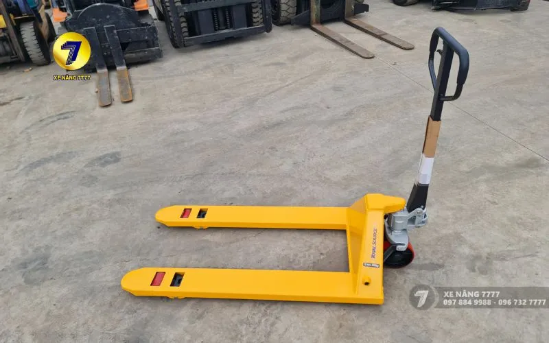 Xe nâng tay có cần bảo trì không?