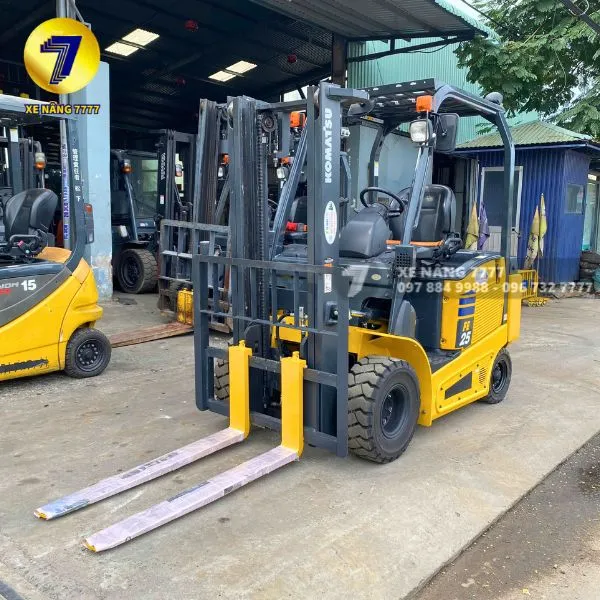 xe-nang-dien-ngoi-2-5-tan-komatsu-fe25-1-1.webp