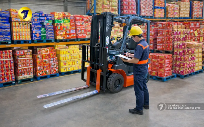 kiểm tra trước khi bận hành xe nâng điện bìa