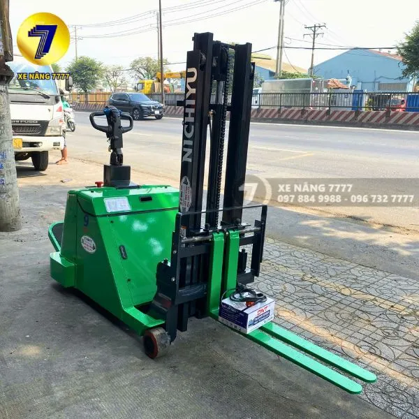 Xe Nâng Bán Tự Động 900 Kg NICHIYU FBD9S-70-230T