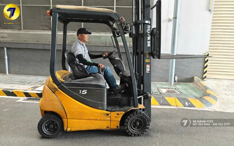 Để thường xuyên lên xuống dốc dùng xe nâng loại nào là phù hợp?