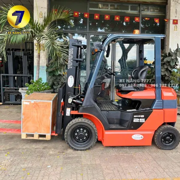 Xe Nâng Điện Ngồi Lái 2.5 Tấn TOYOTA 40-8FB25