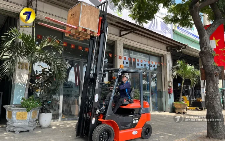 Chie%CC%82%CC%80u-cao-na%CC%82ng-quan-tro%CC%A3ng-ho%CC%9Bn-ta%CC%89i-tro%CC%A3ng-khi-cho%CC%A3n-xe-na%CC%82ng-1-768x480.webp