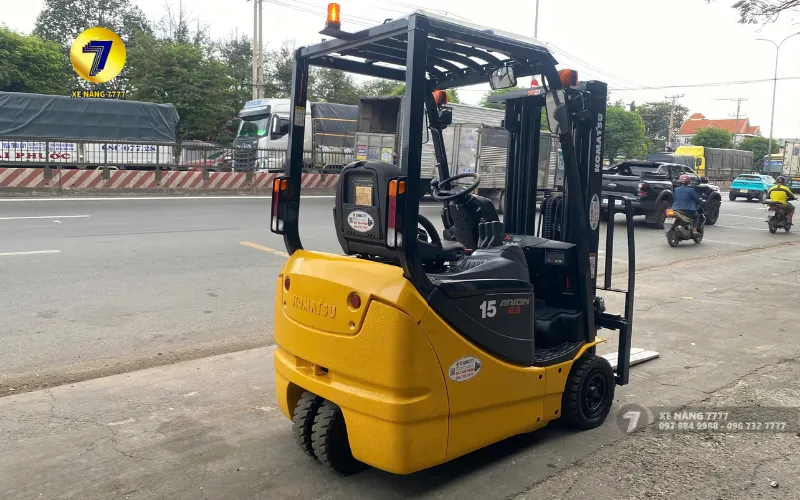 KHI NÀO NÊN CHỌN XE NÂNG 3 BÁNH THAY VÌ XE NÂNG 4 BÁNH?