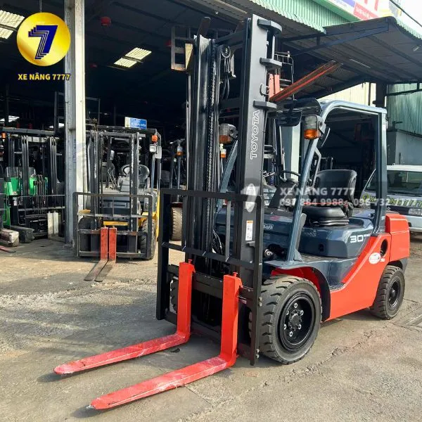xe-nang-dau-3-tan-toyota-02-8fd30-7-1.webp