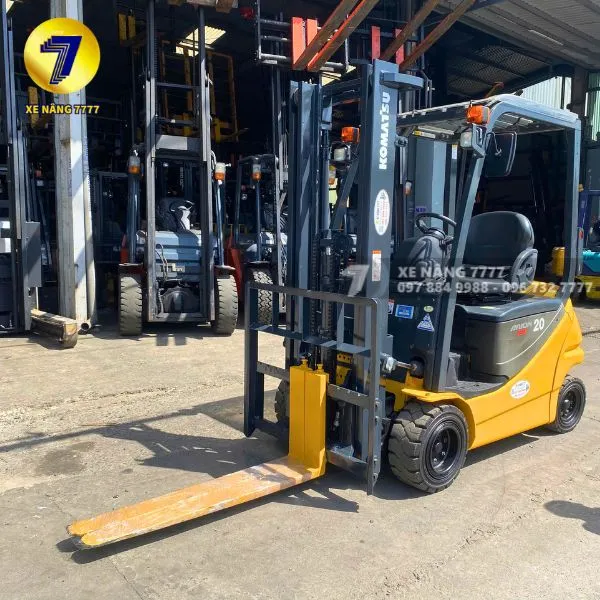 xe-nang-dien-ngoi-lai-2-tan-komatsu-fb20a-12-1.webp