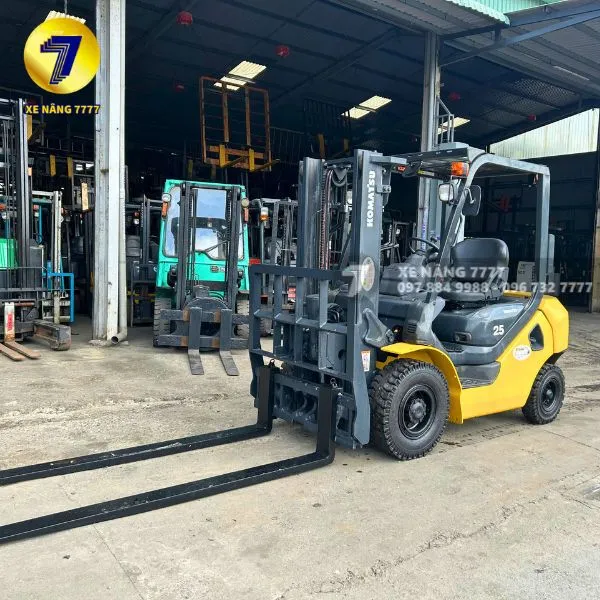 Xe Nâng Dầu 2.5 Tấn KOMATSU FD25T-17