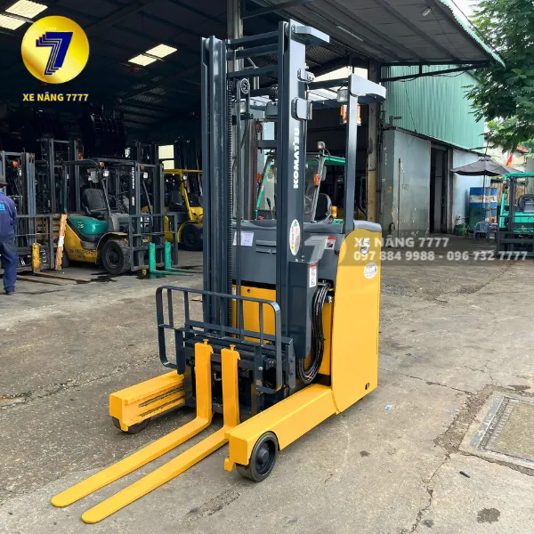 xe-nang-dien-dung-lai-1-5-tan-komatsu-fb15rl-15-12-1.webp